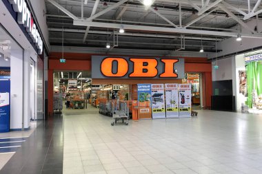Obi bina hipermarket girişi