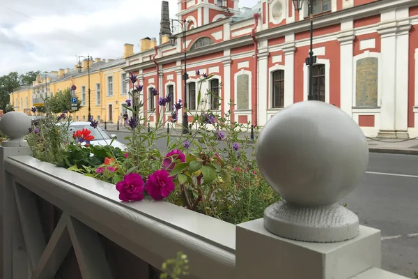 View of city streets and old buildings from the terrace of a sum — Stock Photo, Image