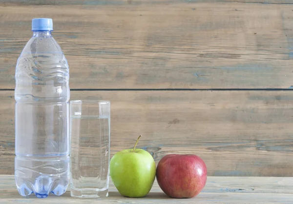 Plastic Water Bottle Water Glass Wooden Table Health Diet Fitness — Stock Photo, Image