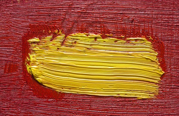 Gula Stroke Paint Pensel Röd Bakgrund — Stockfoto