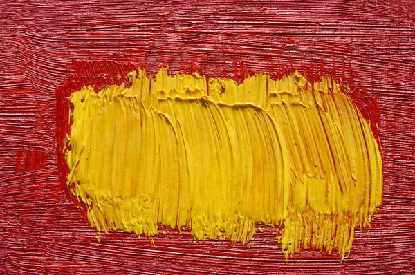 Trazo Amarillo Del Pincel Sobre Fondo Rojo — Foto de Stock