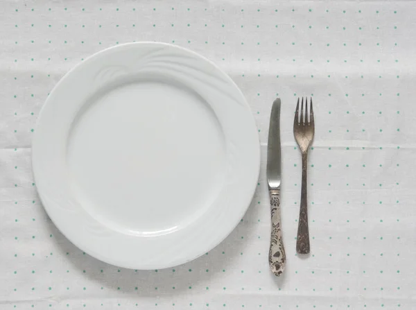 빈티지 도자기 포크와 나이프는 Tableclot에 — 스톡 사진