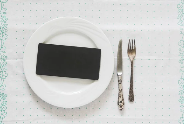 Placa Vacía Blanca Con Tenedor Plata Vintage Cuchillo Una Mesa — Foto de Stock