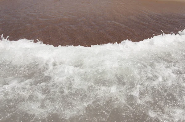 Plage Sable Avec Vague Claire Douce Avec Bulle Mousse Blanche — Photo