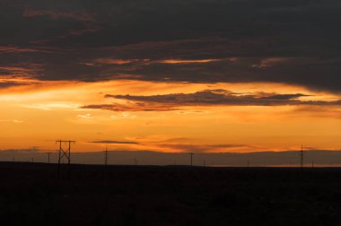 Dramatik gün batımı ve gün doğumu gökyüzü
