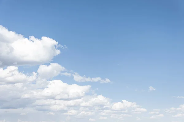 Vackra Moln Med Blå Himmel Bakgrund — Stockfoto