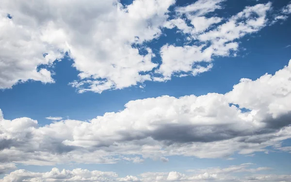 青空を背景にした美しい雲 — ストック写真