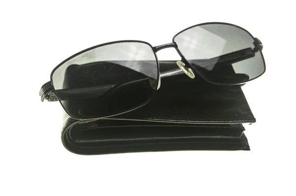 Sonnenbrille Und Geldbörse Isoliert Auf Weißem Hintergrund — Stockfoto