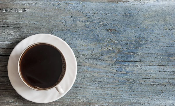 Vista Dall Alto Una Tazza Caffè Nero Sfondo Legno — Foto Stock