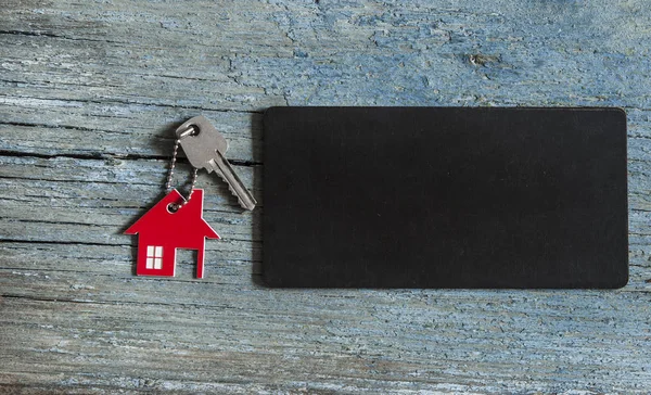 Top View Symbol House Silver Key Black Board Wooden Background — Stock Photo, Image