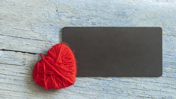 Warm Woolen Heart Symbol Love Made Red Wool Yarn Threads — Stock Photo, Image