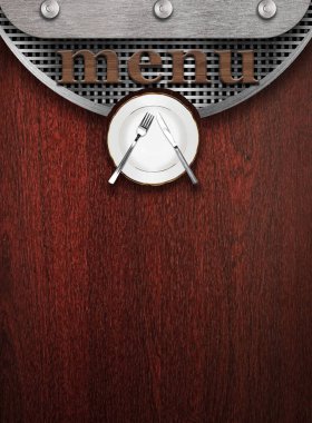 Restoran menü tasarımı. Ahşap arka plan üzerinde boş metal plaka ile restoran menü 