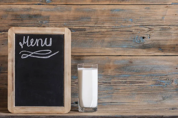 Glas Tasse Milch Auf Rustikalem Holz Hintergrund Mit Kopierraum Leere — Stockfoto