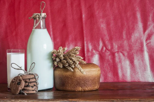 Homemade Bread Glass Milk Wooden Table — Stock Photo, Image