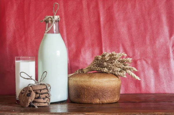 Homemade Bread Glass Milk Wooden Table — Stock Photo, Image