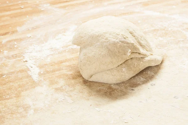 Ball Pizza Dough Rustic Wooden Background Dusting Flour — Stock Photo, Image