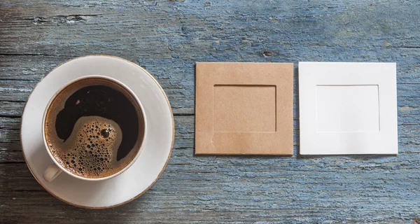 Visão Aérea Uma Caneca Recém Fabricada Café Expresso Fundo Madeira — Fotografia de Stock