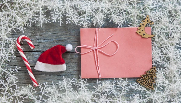 Sombrero Santa Con Decoraciones Navideñas Sobre Tabla Madera —  Fotos de Stock