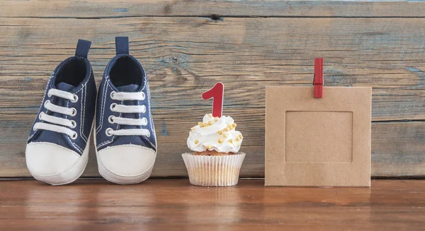 Ünnepi Háttér Dekoráció Születésnapi Ünnepség Ízletes Cupcakes Baba Zuhany Fából — Stock Fotó