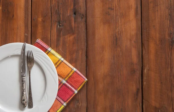 Cadre Table Rustique Avec Couverts Serviette Colorée Sur Table Bois — Photo