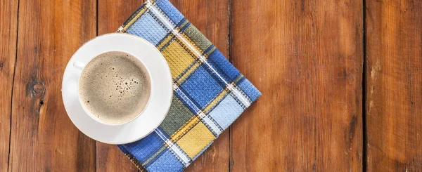 Witte Kopje Koffie Met Kleurrijk Servet Oude Houten Tafel Hoogste — Stockfoto