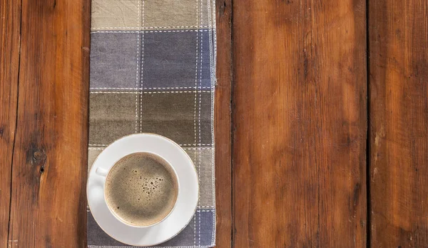 테이블에 화려한 냅킨과 커피의 포인트 — 스톡 사진