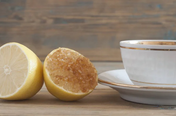 Чашка Чая Лимоном Коричневым Сахаром Деревянном Столе — стоковое фото
