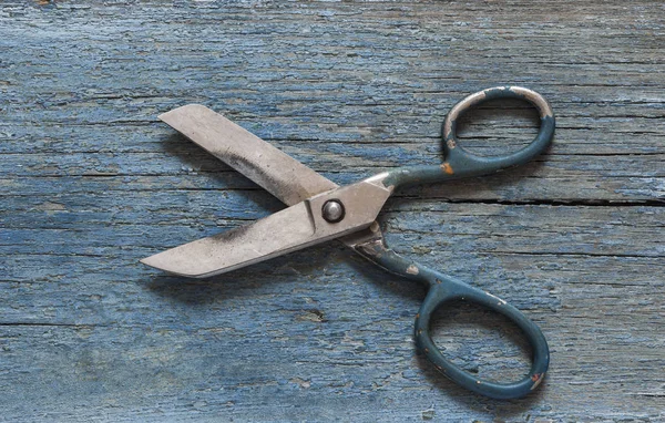 Vintage Old Rusty Steel Scissors Aged Plank Wood Background Sewing — Stock Photo, Image