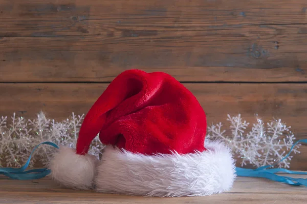 Jultomten Hatt Med Juldekoration Träbord — Stockfoto