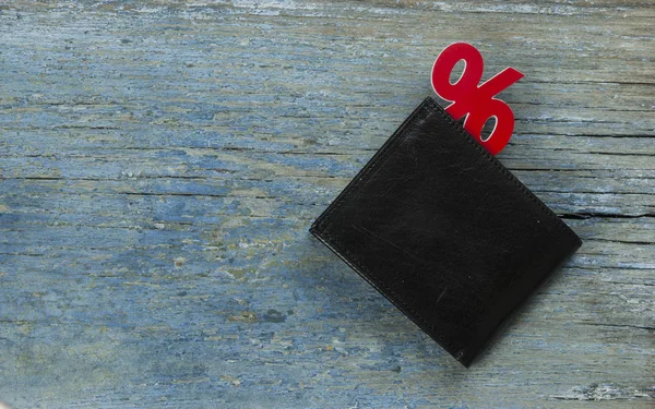 Кожаный Бумажник Знаком Процента Деревянном Фоне Вид Сверху — стоковое фото