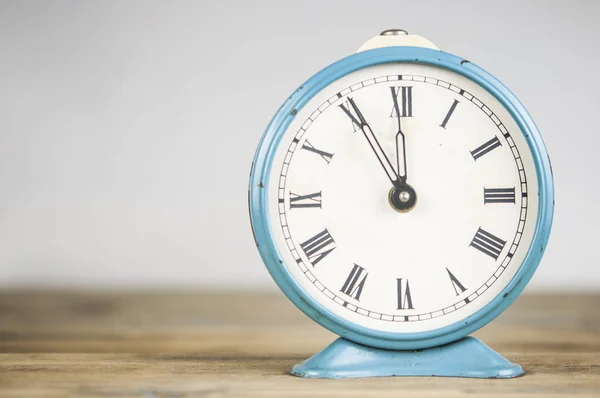 Reloj Despertador Vintage Retro Mesa Madera Idea Concepto Tiempo — Foto de Stock
