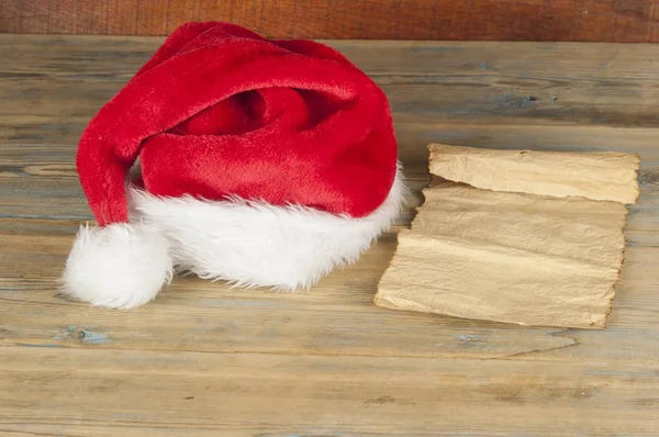 Carta Para Papai Noel Com Chapéu Papai Noel Fundo Madeira — Fotografia de Stock