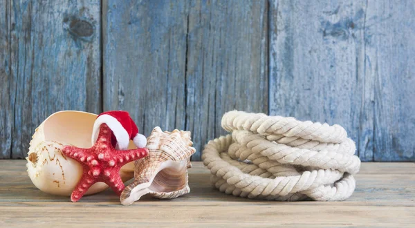 Sombrero Santa Conchas Mar Estrellas Mar Sobre Fondo Mesa Madera — Foto de Stock