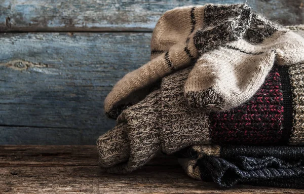 Gebreide Handgemaakte Wollen Sokken Houten Planken Close — Stockfoto