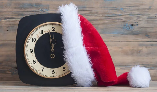 Santa Claus Hat New Year Night Old Clock Showing Twelve — Stock Photo, Image