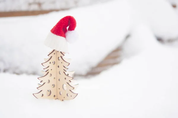 Frohe Weihnachten Postkarte Hintergrund Weihnachtsmütze Und Weihnachtsbaum Urlaub Thema — Stockfoto