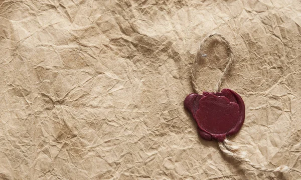 Papel Viejo Blanco Con Sello Cera Sobre Fondo Madera —  Fotos de Stock