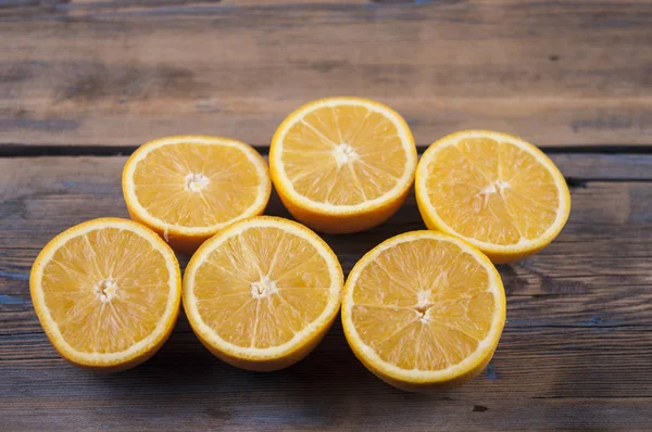 Plan Rapproché Oranges Coupées Deux Sur Vieux Fond Bois — Photo