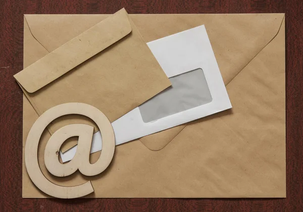 Firma Mail Lettere Carta Tavolo Sfondo Legno Internet Corrispondenza — Foto Stock