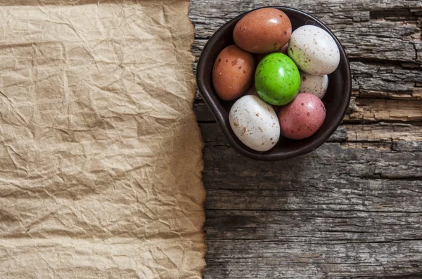 Ahşap tahta Paskalya yumurtaları. Metin — Stok fotoğraf
