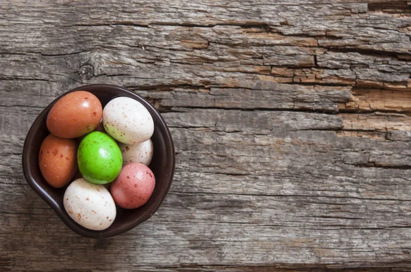 Huevos de Pascua de tablas de madera. Texto: — Foto de Stock