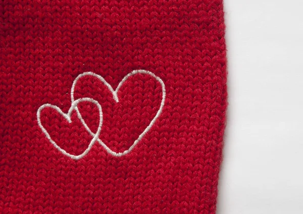 White hearts embroidered handmade with a cross on a red canvas — Stock Photo, Image