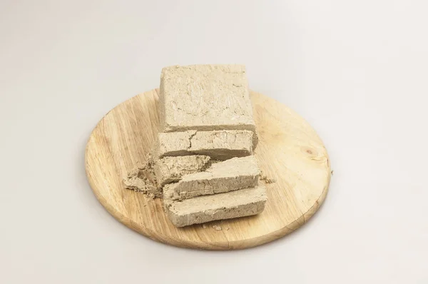 白色背景上的 halva. — 图库照片