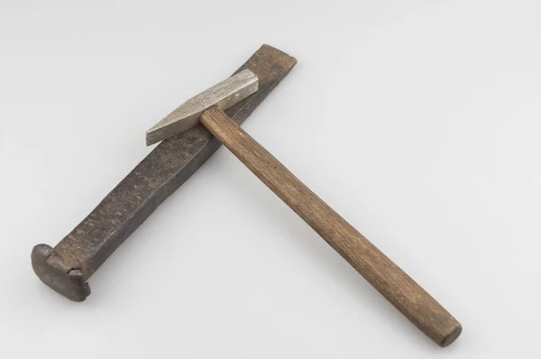 Cold chisel and hammer on white — Stock Photo, Image