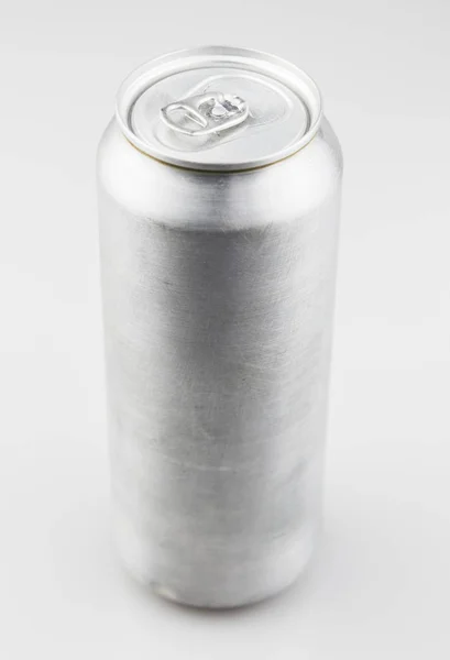 Aluminium blikjes op witte achtergrond — Stockfoto