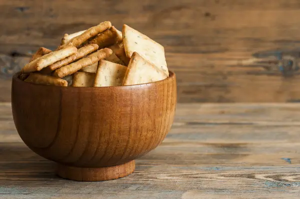 Biscoitos de comida picante no fundo branco . — Fotografia de Stock