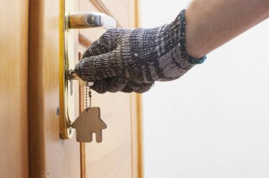 Bina eldiven desen elinde Anahtar 