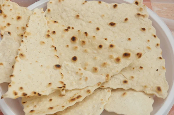 Matza -Jewish traditional Passover unleavened bread. — Stockfoto