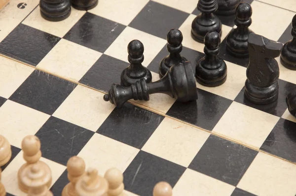チェス盤の木製チェス駒 — ストック写真