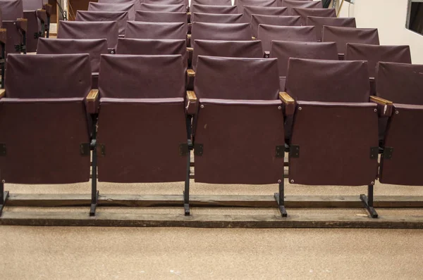 Rows of red chairs at the theater — Stock Photo, Image